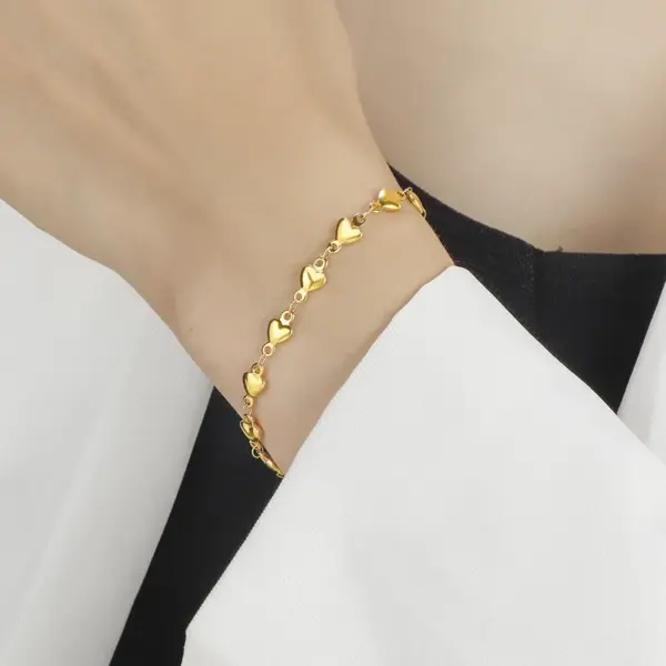 Heart-shaped 18K Gold Plated 304 Stainless Steel Bracelet By Feng Innovation Design, Suitable For Women To Wear On Daily Dates Or Occasions