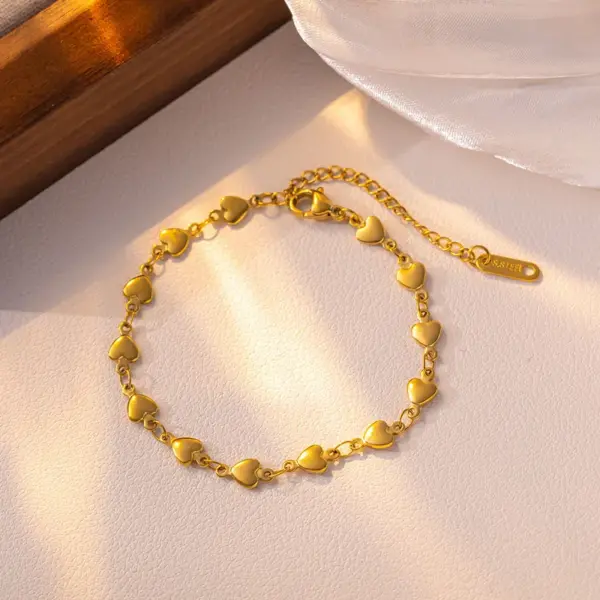 Heart-shaped 18K Gold Plated 304 Stainless Steel Bracelet By Feng Innovation Design, Suitable For Women To Wear On Daily Dates Or Occasions