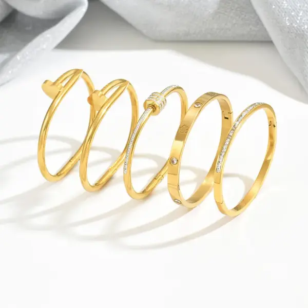 Lucky Heart Waterproof Non Tarnish Bangle For Women In 304 Stainless Steel With 18K Real Gold Plated PVD Coating And Rhinestones