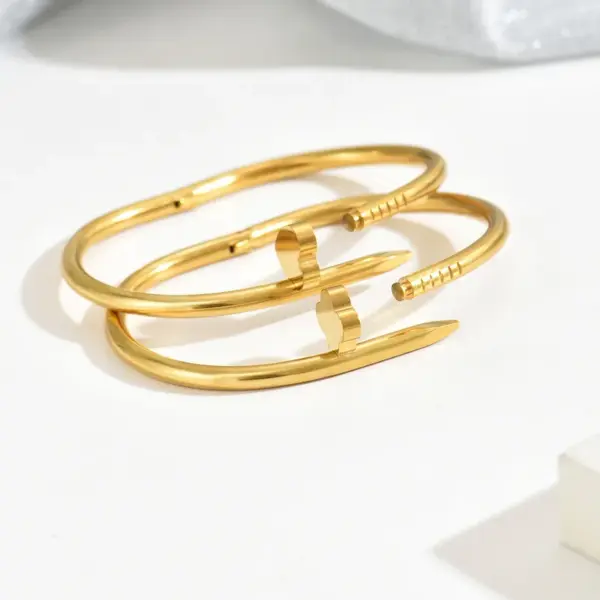 Lucky Heart Waterproof Non Tarnish Bangle For Women In 304 Stainless Steel With 18K Real Gold Plated PVD Coating And Rhinestones