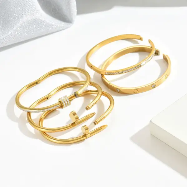 Lucky Heart Waterproof Non Tarnish Bangle For Women In 304 Stainless Steel With 18K Real Gold Plated PVD Coating And Rhinestones