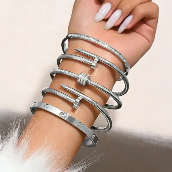 Lucky Heart Waterproof Non Tarnish Bangle For Women In 304 Stainless Steel With 18K Real Gold Plated PVD Coating And Rhinestones