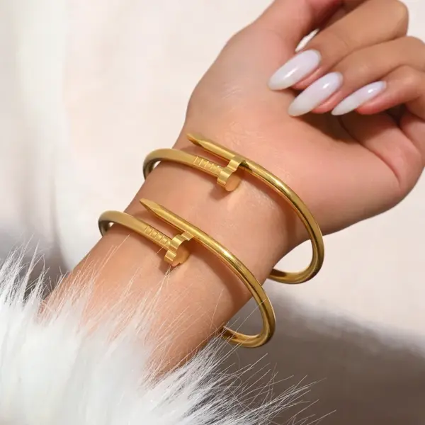 Lucky Heart Waterproof Non Tarnish Bangle For Women In 304 Stainless Steel With 18K Real Gold Plated PVD Coating And Rhinestones