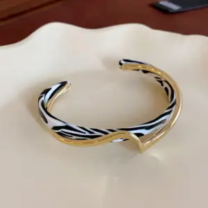 57# Bracelet-Golden-Black-White