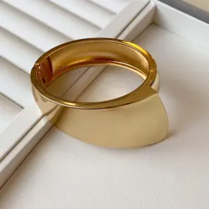 59# Bracelet-Gold