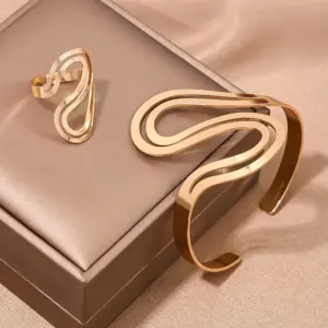 68# Bracelet-Gold