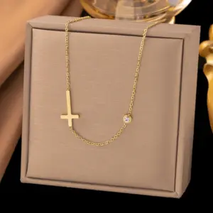【AH390】Cross Necklace / Gold