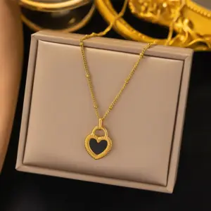 【AH220】Black and White Double-Sided Heart Necklace / Gold