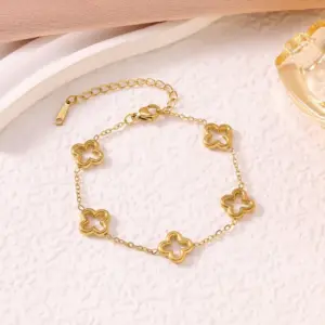 33b3 Gold Hollowed-out Four-leaf Clover Bracelet