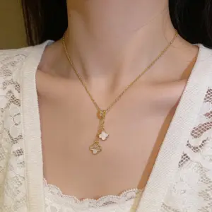 D178 Gold and White Tassel Four-Leaf Clover