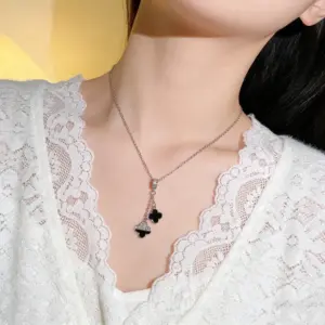 D179 Silver-Black Tassel Four-Leaf Clover