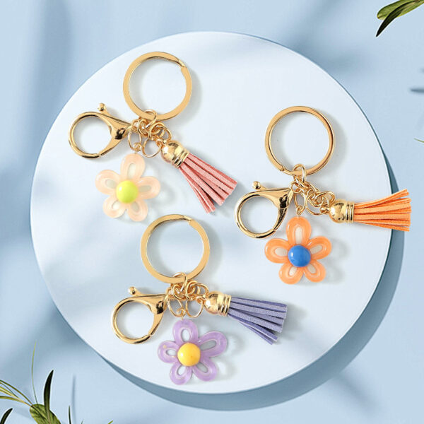 Wholesale Cute hollow sunflower tassel keychain