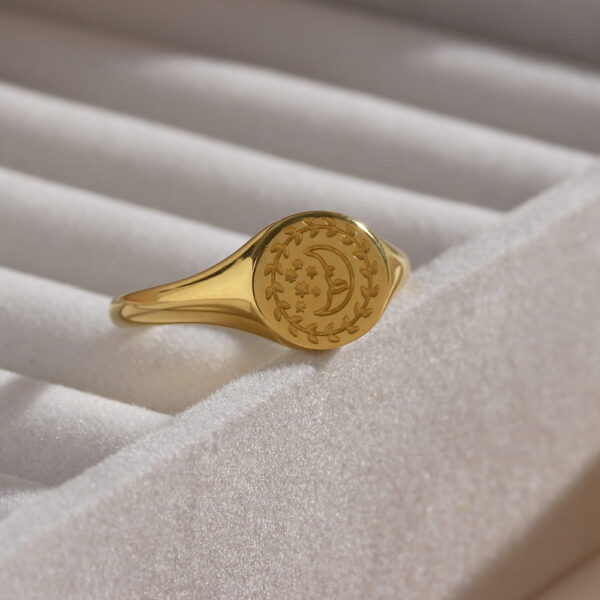 O1CN010QGAm92AUrFrTNVia_2213308878207-0-cib Wholesale Star and moon pattern ring