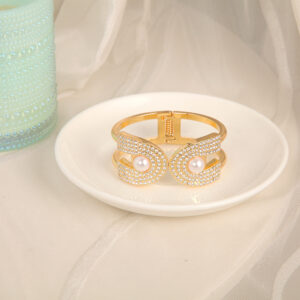 Pin pearl bracelet