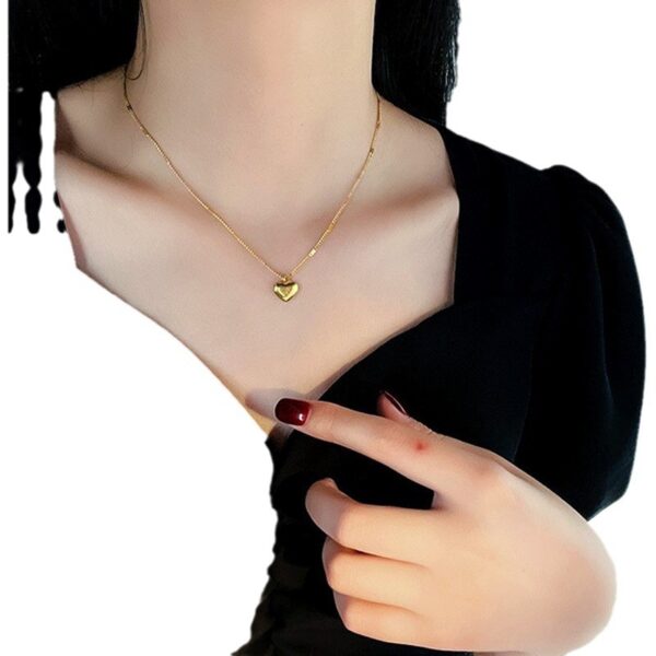 Wholesale Golden engraved love heart peach necklace