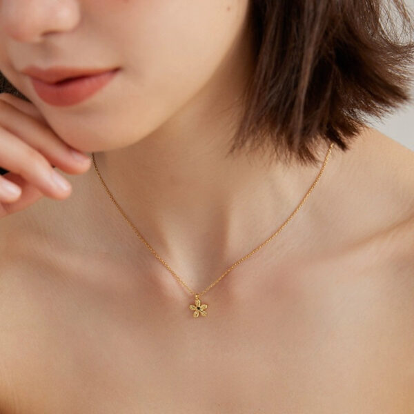 O1CN010k7G7r1t2bfB9xNV2_2209746145844-0-cib Wholesale Begonia Mark Exquisite Texture Mini Flower Daily Versatile Necklace