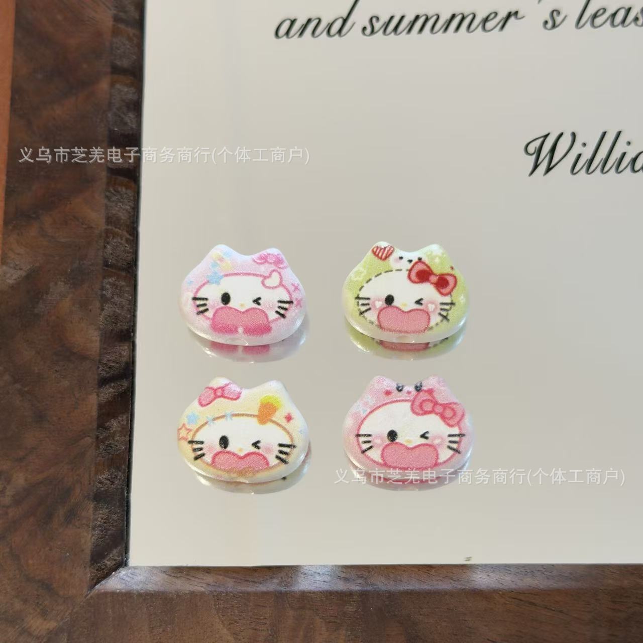 Wholesale Cartoon Cute Relief Cat Head Acrylic Beads