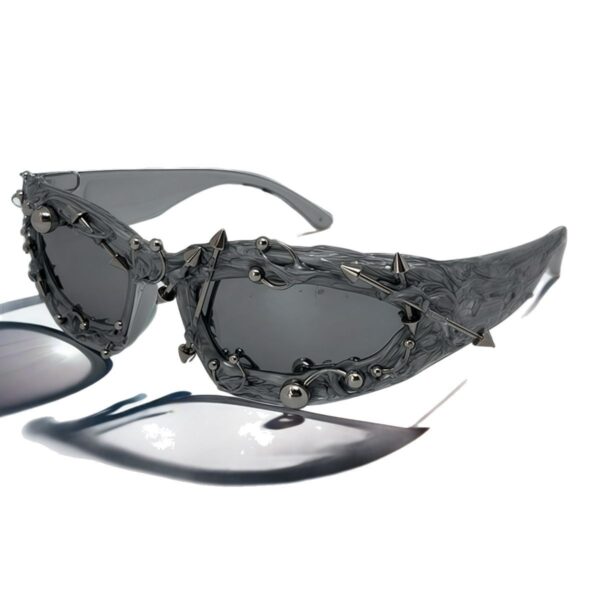 O1CN010vDUww24MGPxZay9J_2201408117376-0-cib Wholesale Punk Cool Rivet Decorative Sunglasses