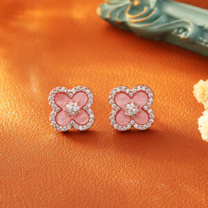 Pink zircon four-leaf clover earrings (s925 silver needle)