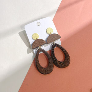 Stud earrings D