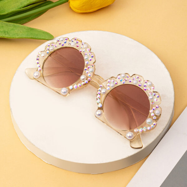 O1CN011lzJun2KOaI8VJ6Ss_2219385649547-0-cib Wholesale Girl's cute pearl studded diamond sunglasses
