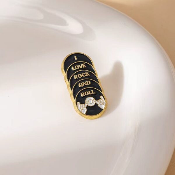 O1CN011zRV6M1b5fHQzpY1y_2221167713414-0-cib Wholesale creative cartoon cute whale drifting bottle astronaut Brooch