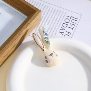 Rabbit (size: 2.5*6.8cm)