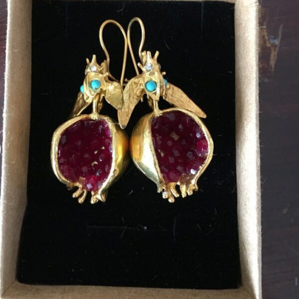 Wholesale Open the pomegranate and pomegranate seed golden earrings