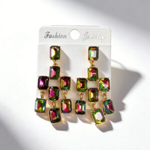 Red and green color blocking