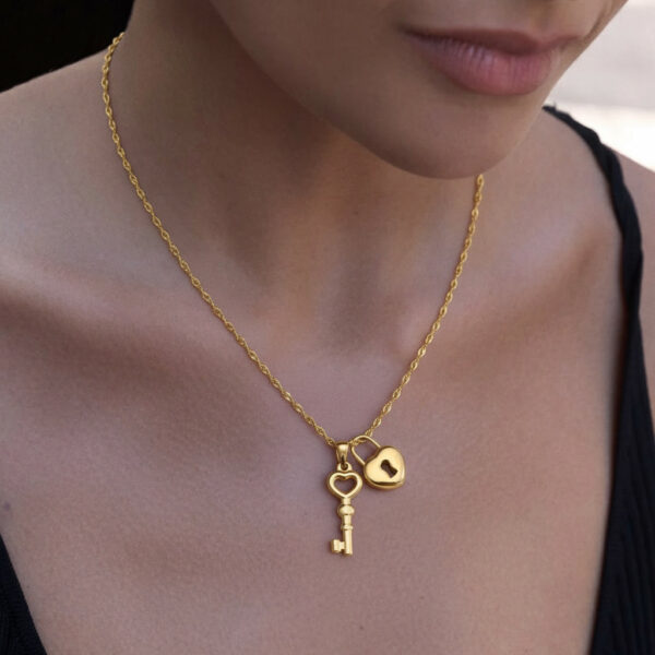 Wholesale Stainless Steel Heart Key Water Wave Chain 18K Gold Electroplated Titanium Steel Necklace for Women