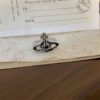 O1CN012STYDz1l5L9xNZsne_2216005864767-0-cib Wholesale Sweet Cool Saturn Circles ipping Oil Opening Planet Ring