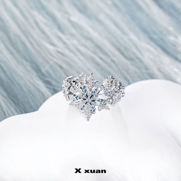 Wholesale Winter Is a Time of Fortune, Rotating Multi-Layered Snowflakes, Exquisite and Light Luxury, Niche High-End Valentine's Day Open Ring for Women