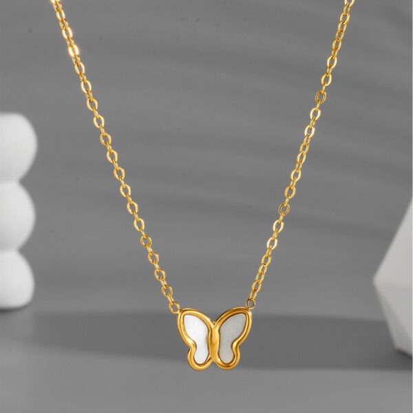 O1CN012fZsfl258LxtZSb99_2218546207481-0-cib Wholesale Titanium Steel White Shell Butterfly Necklace