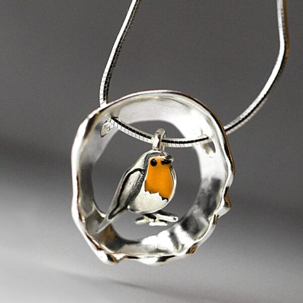 Wholesale Hollow Round Ring Splicing Resin Bird Alloy Pendant Necklace