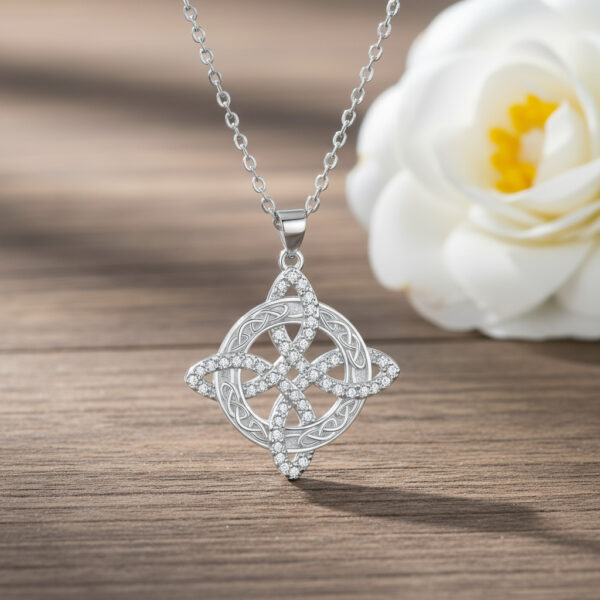 Wholesale fashion personality light luxury niche necklace