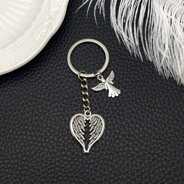 Wholesale Creative Ancient Silver Angel Love Wings Alloy Pendant Keychain
