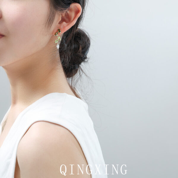 Wholesale Olive Green Gradient Zircon Leaf Earrings