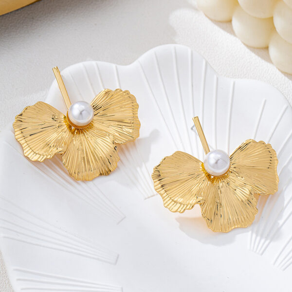 Wholesale Metal Folding Pattern Leaf Flower Earrings