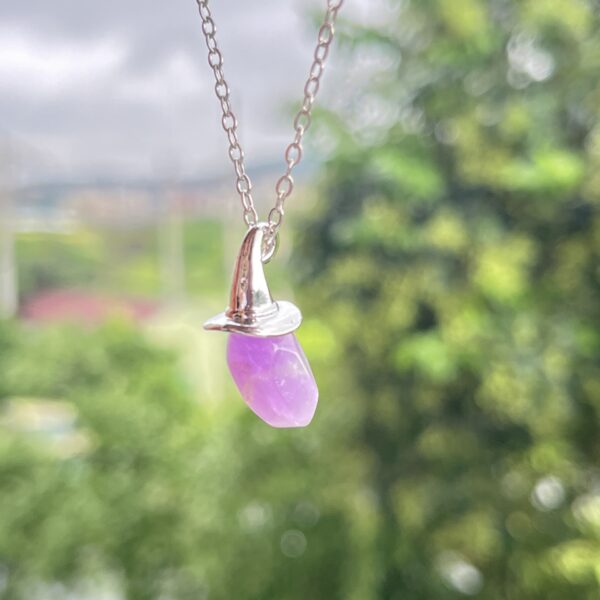 Wholesale Natural amethyst hexagonal pillar witch hat Halloween necklace