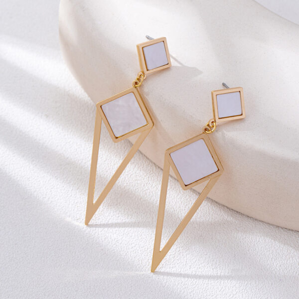 Wholesale Golden retro geometric diamond pendant earrings