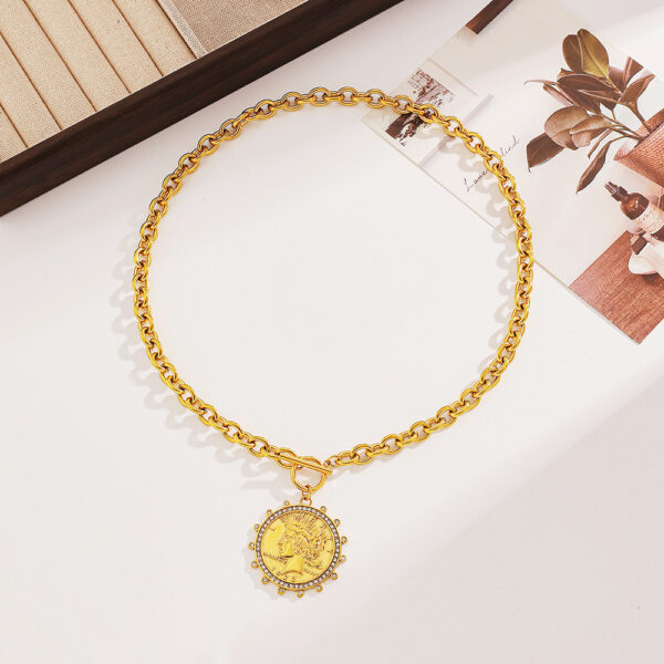 O1CN014F6Jtl1pA9mlnV02J_2219486875319-0-cib Wholesale Stainless Steel Necklace Queen Portrait Zircon Necklace