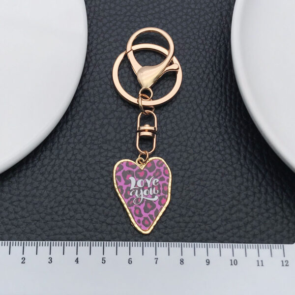 O1CN014FwfVv2Kpbd2UkPSL_2217654629606-0-cib Wholesale Purple printed big heart Valentine's Day alloy 8-shaped keychain