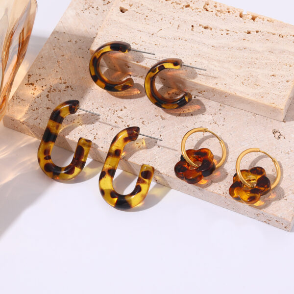 Wholesale Amber-colored stainless steel stud earrings