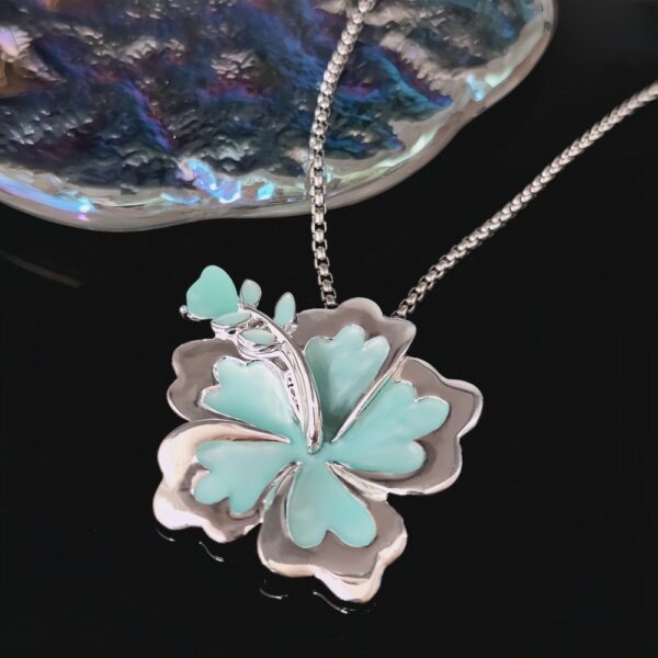 Wholesale Luminous Flower Silver Petal Necklace