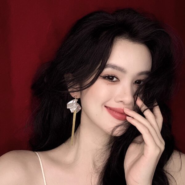 Wholesale White Petal Long Gold Tassel Earrings