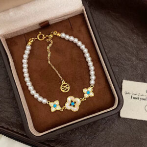 Flower pearl bracelet