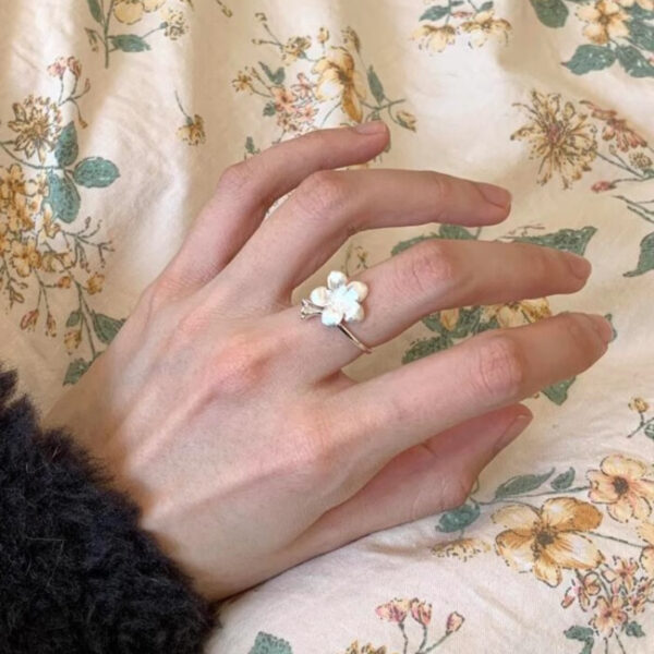 O1CN015KrHLh1mGA42jkw7Q_2215649434926-0-cib Wholesale Vintage Drawing Flower Opening Ring Niche Design Finger Ring
