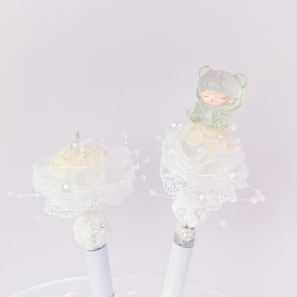 Wholesale 5pcs Holding flower bouquets and flower balls in hand beads