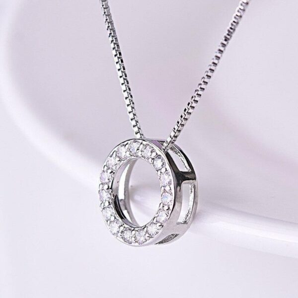 Wholesale Circular geometric inlaid diamond pendant necklace
