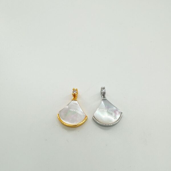 O1CN015e144u1bndAw4U9lU_2217774803510-0-cib Wholesale 18K gold plated copper natural shell inlaid fan shaped heart pendant